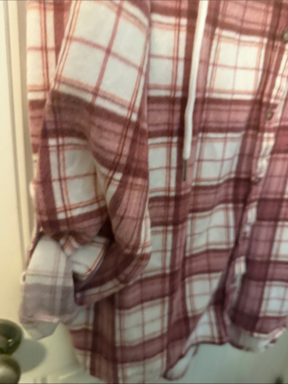 Cure. Women’s Cozy Plaid Hooded Shacket in Burgundy and Cream size 3x runs small - Picture 6 of 8